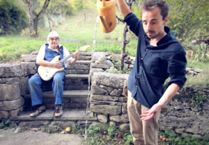 Il arrose plus ses fleurs